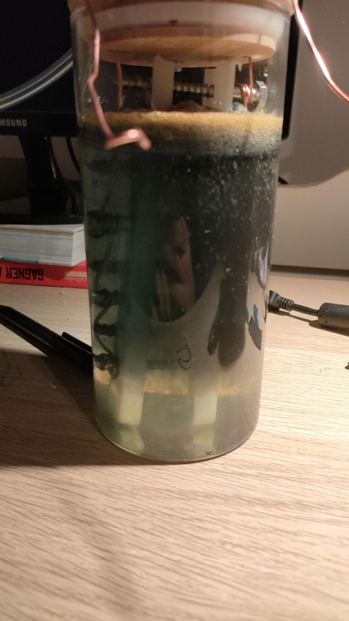 Hydrogen electrolysis experiment using NaCl